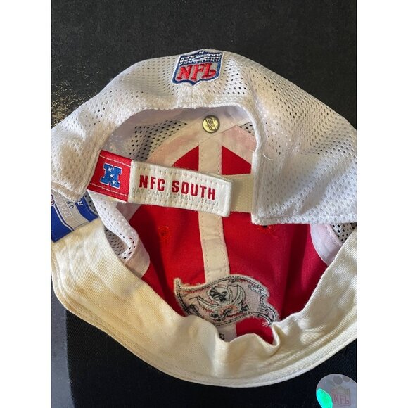 Tampa Bay Buccaneers Reebok Mesh Adjustable NFC South Cap Hat - Picture 3 of 6